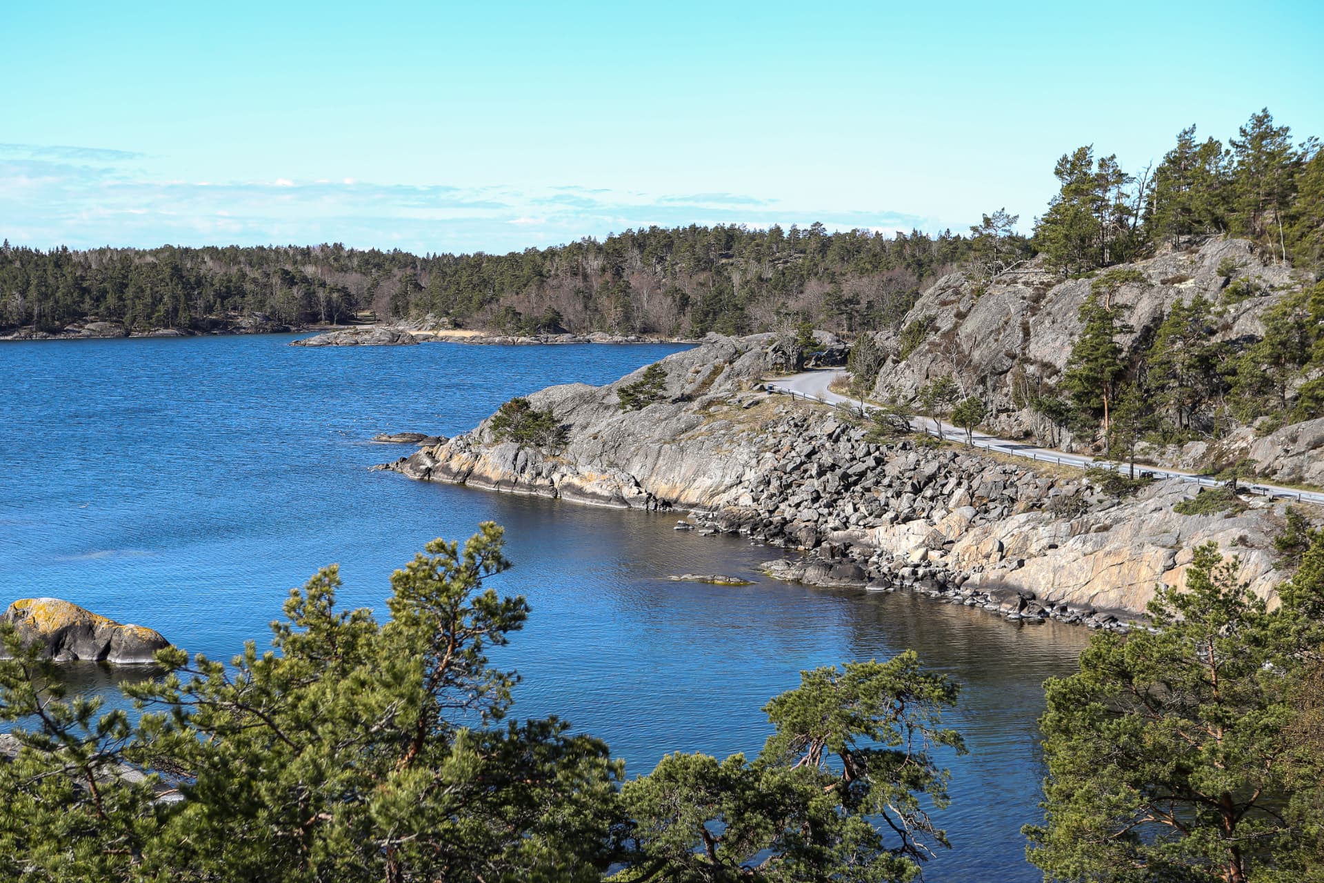 Havet, skogen och skärgården är alltid nära. Här väntar naturlek, båtliv, fiske, bad och friluftsliv året runt.